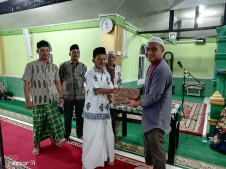 Mahasiswa UNIKS Safari Shalat Subuh Berjamaah di Masjid Raudhatul Jannah Koto Sentajo